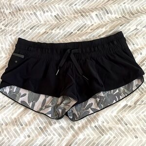 Lululemon 🧘🏻‍♀️ Reversible Low Rise Swim Shorts - W Size 8 - Black &  Cactus